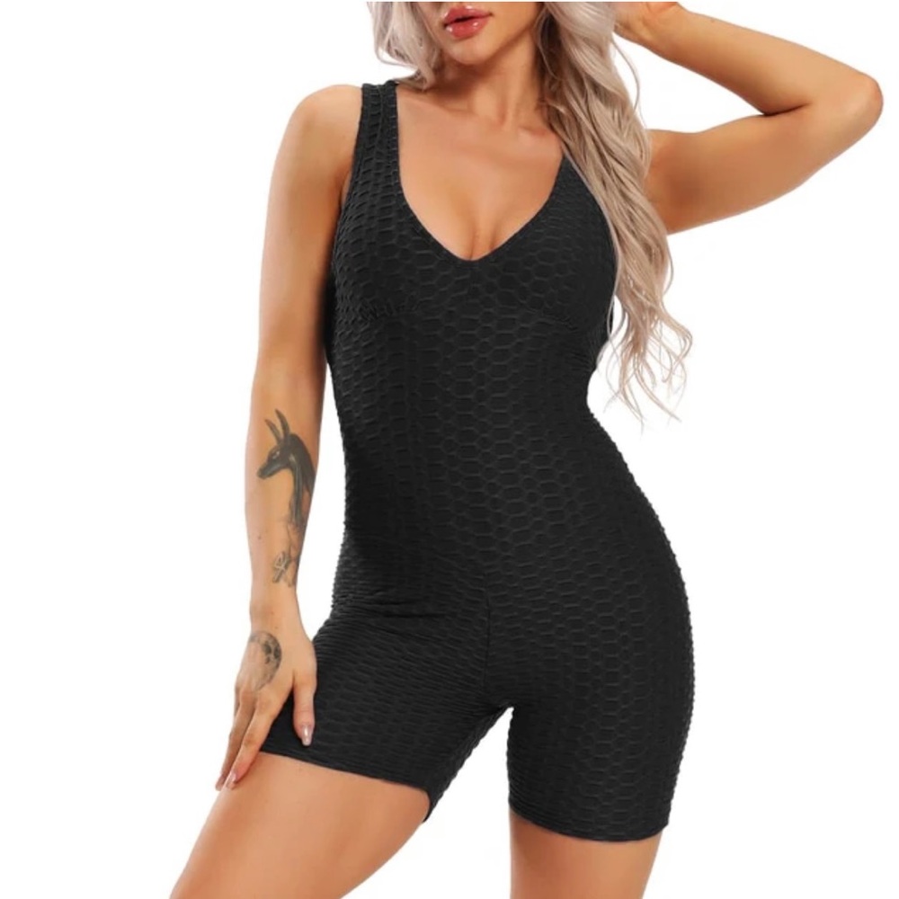 4 for $20 NWOT Jumpsuit Fitness Crisscross Backless Bodysuit - Black - M
